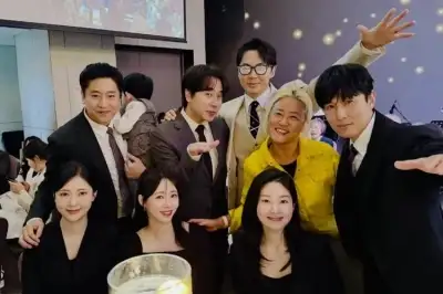 thumbnail - 신화 ‘유부 멤버’, 아내·아이와 함께…이민우 결혼식 총출동