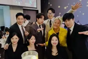 thumbnail - 신화 ‘유부 멤버’, 아내·아이와 함께…이민우 결혼식 총출동