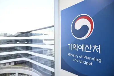 thumbnail - 5월까지 세수 27.5조 늘었는데…나라살림 54.2조 적자