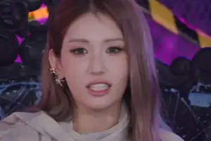 thumbnail - JYP 연습생 성교육까지…“중요한 건 빼더라” 전소미, 충격 폭로