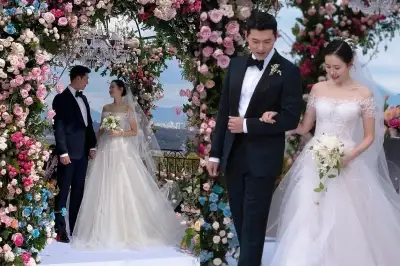 thumbnail - 손예진, 현빈과 결혼 4년 지나 “사랑과 우정 그사이 어디쯤”