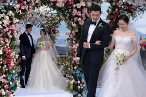 thumbnail - 손예진, 현빈과 결혼 4년 지나 “사랑과 우정 그사이 어디쯤”