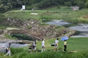 thumbnail - 드림투어 코스 변별력 높아진다… 1부 그린서 연 6차례 ‘티샷’