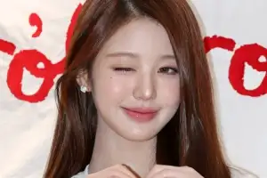 thumbnail - 장원영 ‘화사한 윙크’