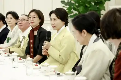 thumbnail - 김혜경 여사 유네스코 한복 등재 땐 국민에 큰 자긍심