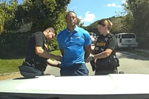 “방금 대통령과 통화했다”…‘약물 운전’ 타이거 우즈, 체포 당시 영상 보니