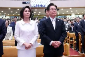 thumbnail - 이 대통령 부부, 부활절 예배 참석