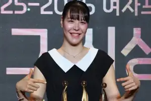 thumbnail - 국보급 센터 박지수, MVP 등 3관왕 골인