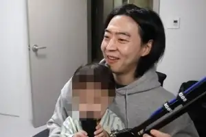 thumbnail - 배우 박유환, 숨겨진 2살 딸 있었다…사진 ‘깜짝’ 공개