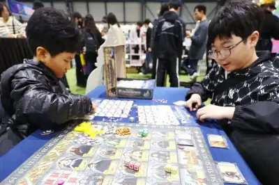 thumbnail - “어디 놓을까”… 보드게임 삼매경