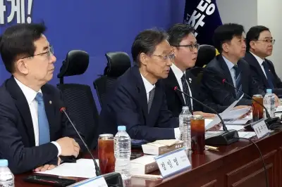 thumbnail - 당정 “차량 2·5부제로 주행거리 감소…자동차 보험료 인하 내주 발표 예정”