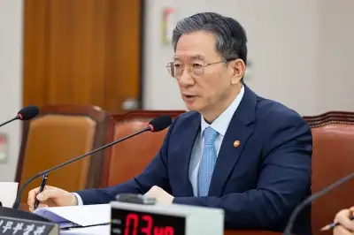 thumbnail - 반려견 비비탄 학대 사건에…정성호 “피의자 기소, 동물 학대 엄정 대응”