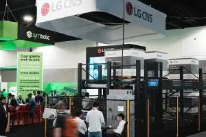 thumbnail - 영하 26도 24시간 물류 옮기는… LG CNS, 냉동고 맞춤형 로봇 공개