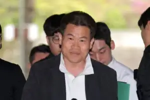 thumbnail - 영장실질심사 출석하는 전한길