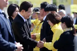 thumbnail - 이 대통령, 세월호 12주기 참석