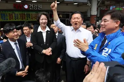 thumbnail - 지선 승리·연임 노리는 정청래… 원내대표·의장단 선거가 ‘가늠자’