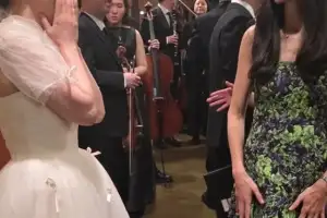 “실물 보고 입틀막” 김소현도 놀란 송중기 아내 미모