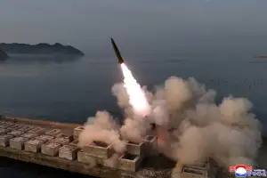 thumbnail - 軍 “北, 동해상으로 탄도미사일 수발 발사”…프리덤에지 끝나자마자 도발 (종합)