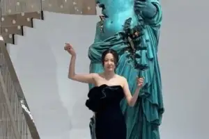 thumbnail - 고현정, 황금비율 조각상 미모 ‘눈길’