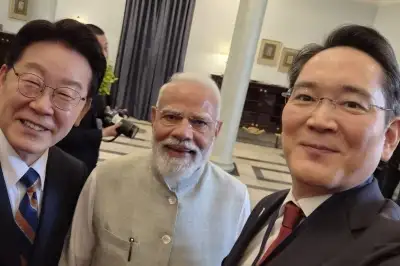 thumbnail - 이재용 삼성전자 회장, 李 대통령·모디 총리와 갤럭시 폰으로 ‘셀카’