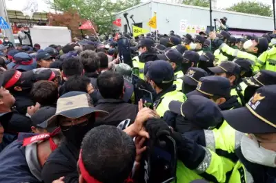 thumbnail - 진주 화물연대 집회 사망사고… 노조·경찰 ‘대치’