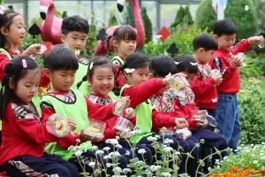 thumbnail - 팔랑팔랑 나비, 싱글벙글 아이들