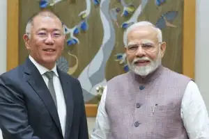 thumbnail - 정의선·모디 8년 전 약속 결실… 인도 맞춤형 ‘3륜 EV’ 만든다