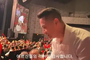 thumbnail - “드디어 한국 무대?”…유승준, 태진아 공연 등장해 ‘오열’