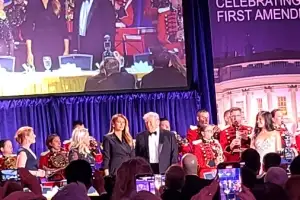 thumbnail - ‘기자단 만찬 참석’ 트럼프 대통령 부부