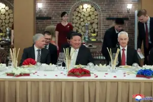 thumbnail - 김정은, 러시아 공식대표단 환영 만찬 참석