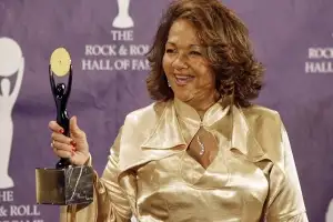 thumbnail - 걸그룹 로네츠 멤버 전원 사망…연예계 ‘애도’ 물결