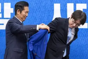 thumbnail - 민주당 ‘파란 점퍼’ 입는 하정우