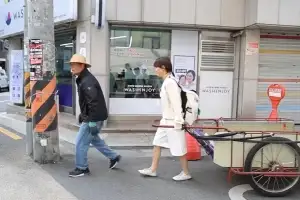 “모아둔 재산, 집도 없다” 밝힌 연예인, 폐지 줍는 근황 ‘깜짝’