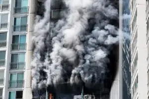 thumbnail - ‘치솟는 연기’ 의왕 아파트 화재 현장