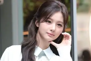 thumbnail - 설윤, ‘눈부신 인형 미모’