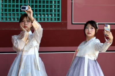 thumbnail - 경복궁서 추억 만들기 ‘찰칵’