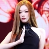빌리 츠키, ‘카리스마 여신’