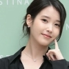 아이유, ‘대군부인’의 볼 콕