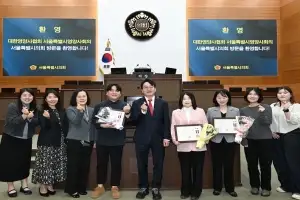 thumbnail - 이상욱 서울시의원, 급식관리지원센터 영양사 처우 개선 공로 ‘감사패’ 수상