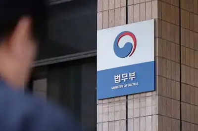 thumbnail - 법무부, 대기업 회장·BTS 노린 380억원대 ‘계좌 탈취’ 해킹 총책 태국서 추가 송환