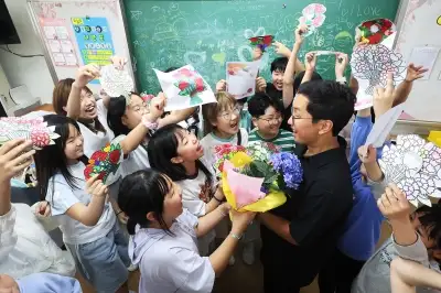 thumbnail - 오늘 스승의 날… “선생님 사랑해요”