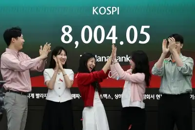thumbnail - 새역사 쓴 코스피 8000도 뚫었다…<br>반도체 랠리에 ‘꿈의 8천피’ 시대