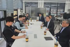 thumbnail - 삼전 사장단 “대화 하자”…노조 “성과급 안건 가져오라”