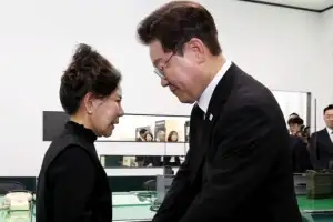 thumbnail - 李대통령, 5·18 마지막 방송 당사자와 인사