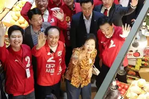 thumbnail - 박근혜 등판에 뜨거워진 대구… “시민과 함께” “경제 전문가”