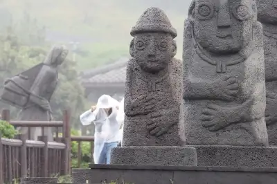 thumbnail - 제주 비바람, 해녀도 하르방도 ‘흠뻑’