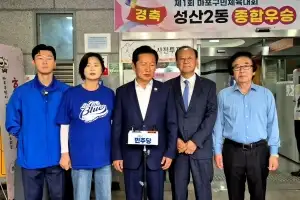 thumbnail - 김기덕 서울시의원, 마포 성산2동서 정청래 대표와 원팀 동반 사전투표