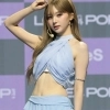 트리플에스, ‘자체발광 인형 미모’