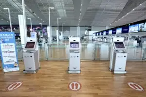 thumbnail - 유류할증료 인상에 한산한 인천공항