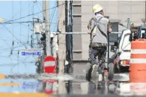 thumbnail - 폭염보다 더 무서운 ‘일당 삭감’…건설노동자 절반 “그냥 일한다”